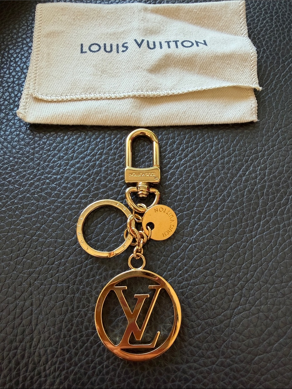 Louis Vuitton Authentic Gold Tone LV Circle Bag Charm & Key Chain M68000